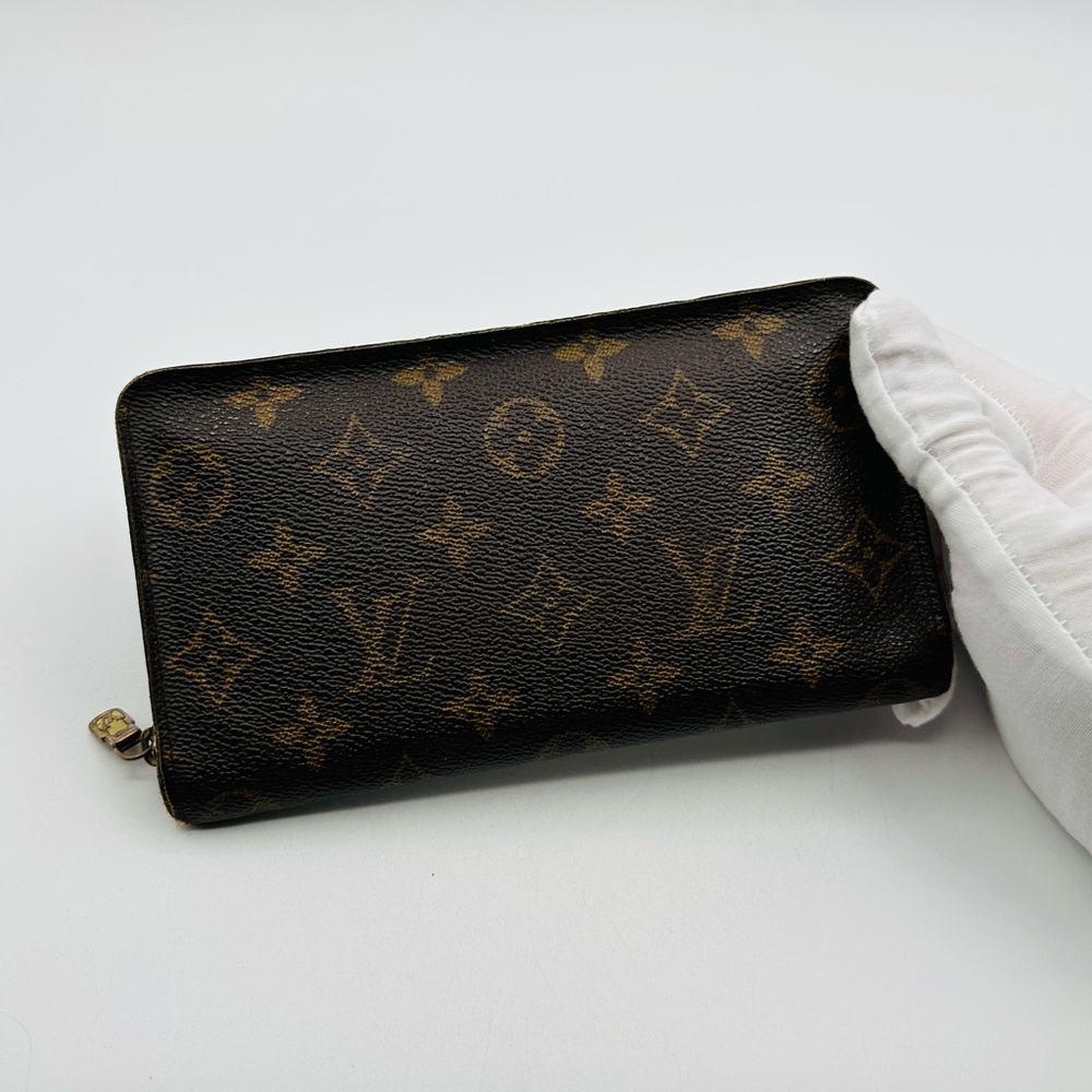 Louis Vuitton Zippy Monogram Wallet